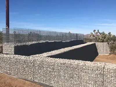 Construção de muros de gabiões