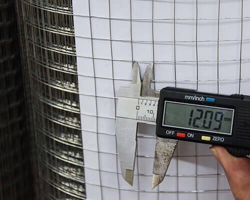 Wire Mesh Roll Hole Opening Size Measurement