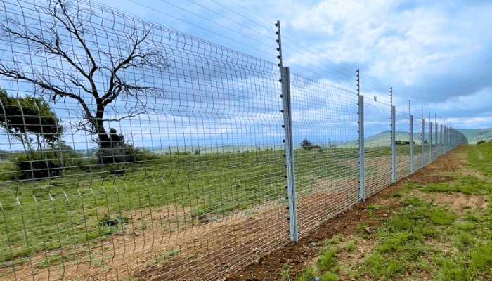 Low Security Clear View Fencing 76x50mm mesh openning